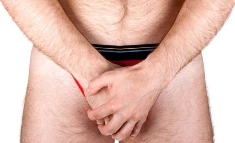 kalınlığı artırmak için penis masajı yapan erkek